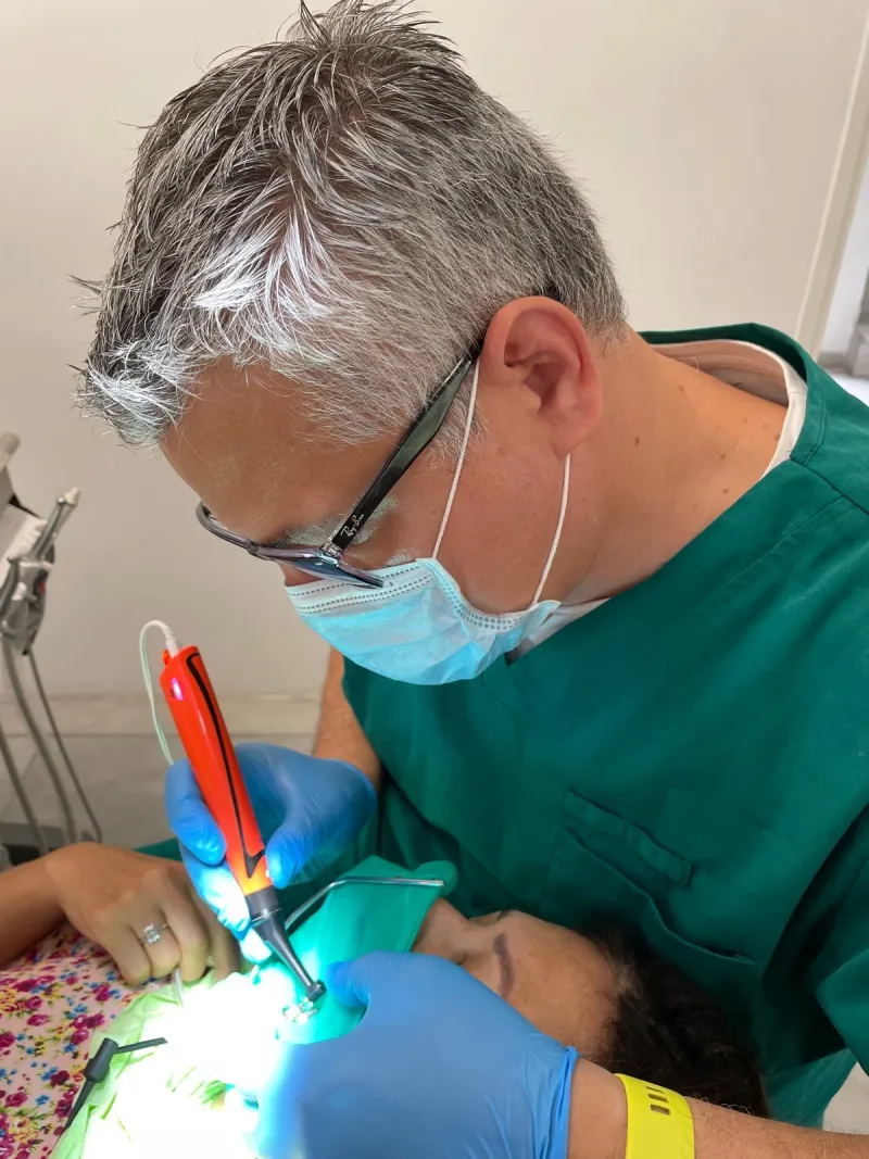 Dr. Yosef Lacouture Schmucker treating a patient at the clinic